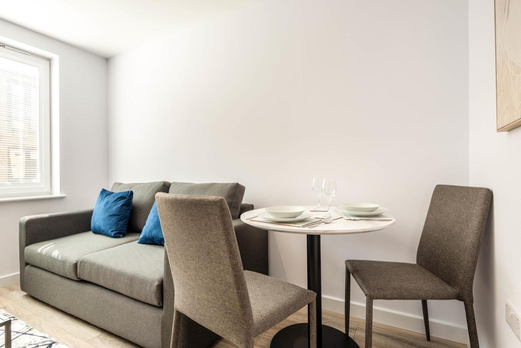 Contemporary 1 Bedroom In