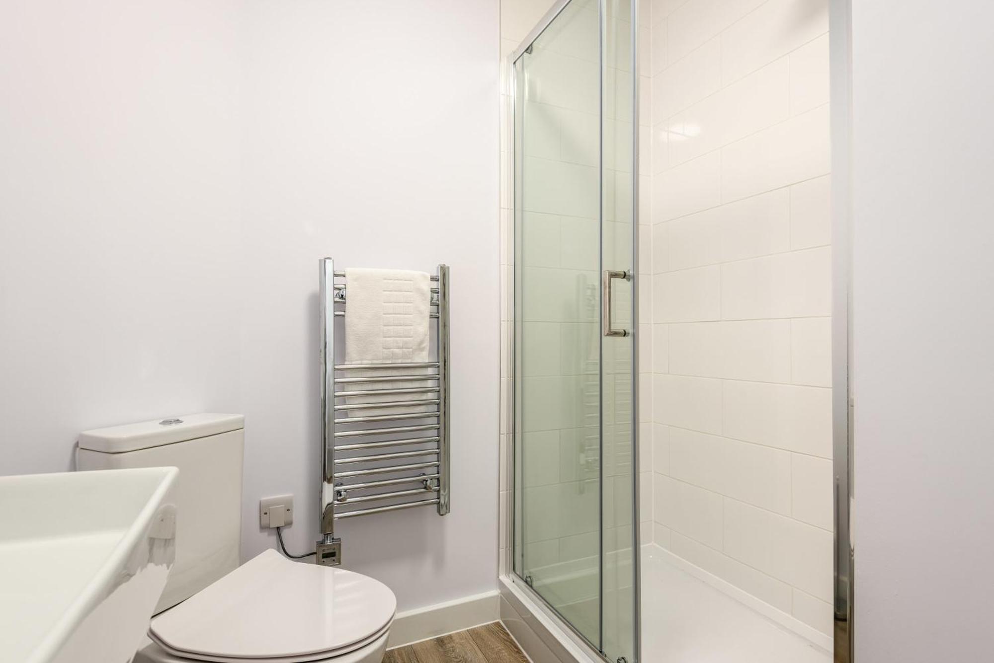 Contemporary 1 Bedroom In